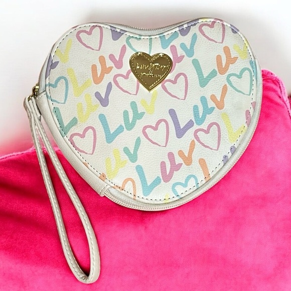 BETSEY JOHNSON LUV HEART SHAPE CLUTCH PURSE - Picture 1 of 11